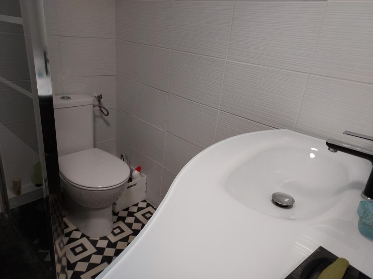 Rez-De-Chaussee Privatif Spacieux 3* D'Une Villa Centre Ville イエール エクステリア 写真